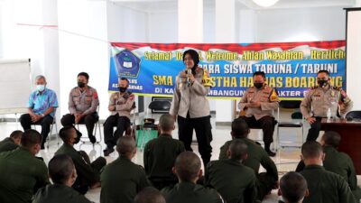 Kapolres Subang berikan materi wawasan kebangsaan dan Bela Negara di SMA Astha Hanas Binong