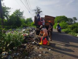 UPTD Wilayah IV DLHK, Kembali Angkut Sampah di Kampung Teriti Desa Banjarsari