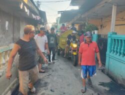 Sambut HUT RI, Warga Kampung Mede RT 03/02 Gotongroyong Bersih-bersih Lingkungan