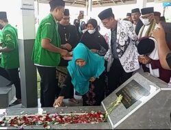 Rangkaian Kegiatan HUT RI, Kades Srimukti Ajak Masyarakat Tawasul dan Dzikir di Makam H. Nauzan