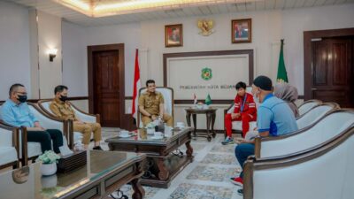 Bangga Anak Medan Bawa Timnas U-16 Juara Piala AFF, Bobby Nasution Berangkatkan Crespo & Orang Tua Ibadah Haji