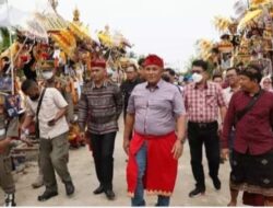 Bupati Lamsel, Nanang Ermanto Hadiri Ngaben Masal di Way Panji