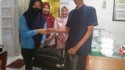 Niat Pinjam, Pasien Tumor Malah Dapat Kursi Roda Baru Dari Direktur RSUD Arifin Nu’mang