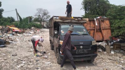 Wow…Ada Tumpukan Sampah Ditengah-Tengah Kota Bekasi