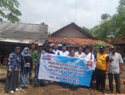 MOI Bekasi Raya Bedah Rumah Yatim di Desa Karangharja Pebayuran