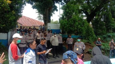 Dianggap Menghambat Tugas, Kantor Inspektorat Lebak Didemo Puluhan Wartawan