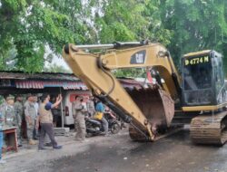 Pembongkaran PKL Di Kali Jati Kayuringin Warga Protes Pos Ormas Dibiarkan Berdiri