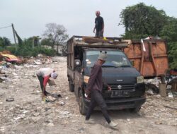 Wow…Ada Tumpukan Sampah Ditengah-Tengah Kota Bekasi