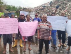 TPA Burangkeng di Demo Petani Akibat Longsornya Tumpukan Sampah, Air Lendir Mengalir Ke Pesawahan