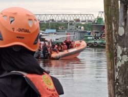 Membawa Santri, Sebuah Sampan Kato Terbalik Disungai Kapuas, Sang Motoris Hilang