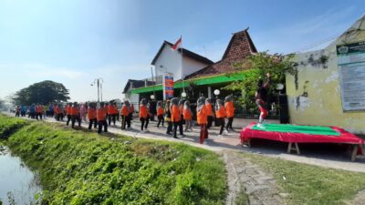 Jaga Kebugaran Fisik, Kepala Desa Se-Kecamatan Manyar Laksanakan Senam Bersama di Desa Pejangganan