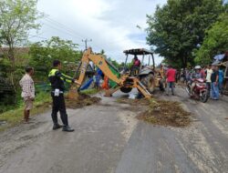 Urai Kemacetan di Mareppi Trans Sulawesi, Kasatlantas Polres Wajo Turun Ke TKP