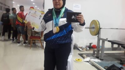 Atlet Angkat Berat Putri Kabupaten Bekasi, Humawar Berhasil Raih Mendali Emas di Pekan Paralympic Daerah