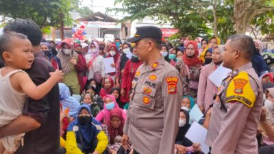 Kapolsek Jati Agung Pantau Penyaluran Bansos di Kantor Pos Karang Sari