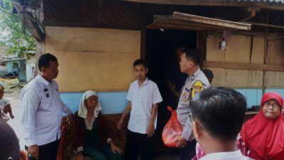 Bersama Unsur Muspika, Polsek Penengahan Bantu Warga Kurang Mampu di Desa Bakauheni