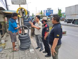 Trantib Kecamatan Cikarang Barat Laksanakan Penertiban Pelanggaran Trotoar