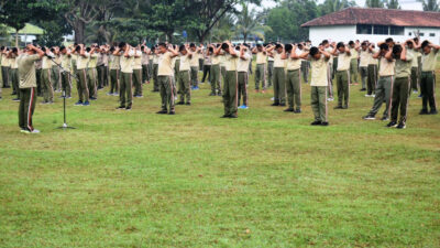 Jaga Kebugaran Tubuh Danrem 04/Gatam Olahraga Bersama Prajurit Dan PNS