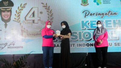 Peringati Hari Kesehatan Nasional Ke-58, Ning Ita Resmikan Gedung Puskesmas Baru