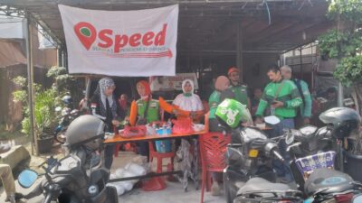 Jumat Berkah, Komunitas Speed Bagikan 300 Paket Makanan Siap Saji