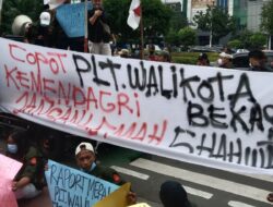 Plt Walikota Bekasi Kembali di Demo, Masa Tuntut Kemendagri Bersikap Tegas