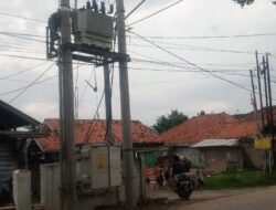 Soal Pemindahan Tiang Gardu Listrik di Kampung Wates, Masyarakat Curigai Ada Main Mata Antara PLN dan Pihak Alfamart