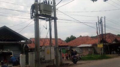 Soal Pemindahan Tiang Gardu Listrik di Kampung Wates, Masyarakat Curigai Ada Main Mata Antara PLN dan Pihak Alfamart