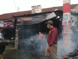 Pencegahan DBD, Ketua RW 011 Dan Jajaran RT Kampung Pulo Gede, Adakan Fogging