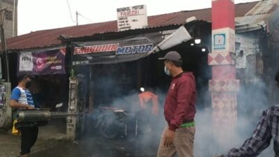 Pencegahan DBD, Ketua RW 011 Dan Jajaran RT Kampung Pulo Gede, Adakan Fogging