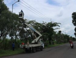 Dishub Kabupaten Jombang Laksanakan Perawatan PJU di Beberapa Ruas Jalan