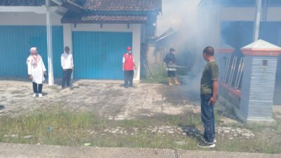 Plt KUPT Puskesmas Palas Kembali Laksanakan Fogging Desa Bandanhurip