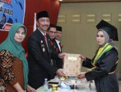 Wisuda Ke-13 Akbid Persada Wajo, Wabup Amran Minta Alumni Bantu Promosikan Kampus