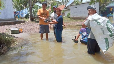 IWO Indonesia Salurkan Bantuan Banjir di Desa Jayalaksana Kabupaten Bekasi