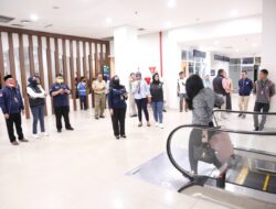 Polda Lampung Kawal Penjemputan Lima Orang Korban PMI asal Lampung di Bandara Raden Intan