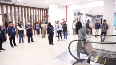 Polda Lampung Kawal Penjemputan Lima Orang Korban PMI asal Lampung di Bandara Raden Intan