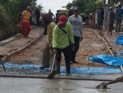 Warga Desa Baktirasa Sragi Dusun Sindangsari Swadaya Bangun Jalan Rabat Beton