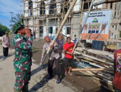 Jelang Ramadhan, Personil Polsek Bola Polres Wajo Kerja Bakti di Masjid Jabal Nur Solo