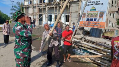 Jelang Ramadhan, Personil Polsek Bola Polres Wajo Kerja Bakti di Masjid Jabal Nur Solo