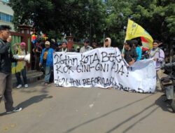 Refleksi Hari Jadi Kota Bekasi, Puluhan Mahasiswa PMII Umika Gelar Aksi Unjuk Rasa Di Depan Pemkot Bekasi