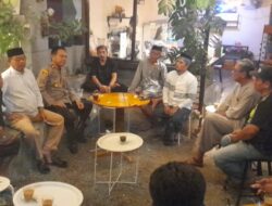 Anggota DPRD Wajo Bersama Kapolsek Urban Pitumpanua Ngopi Bareng LSM dan Pers