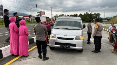 Dibulan Suci Ramadhan Polsek Penengahan, Bersama Bhayangkari Bagikan Puluhan Takjil