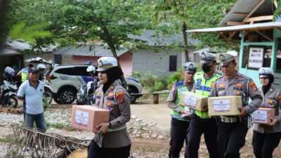 Polresta Bandar Lampung bagikan 40 Paket Sembako kepada Masyarakat