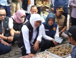 Pastikan Harga Kebutuhan Pokok Aman, Gubernur Jatim Sidak Harga Sembako di Pasar Mojokerto