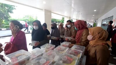 Ratusan Takjil Gratis Disiapkan Pihak RSUD Cibitung Untuk Keluarga Pasien