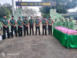 Ramadhan Berbagi,Jelang Buka Puasa Koramil 1406-10/Pitumpanua Bersama Persit Bagi Takjil