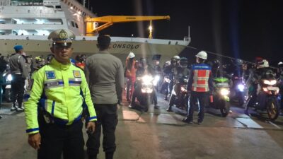 Tiba di Pelabuhan Panjang, Sat Lantas Polresta Bandar Lampung Lakukan Pengawalan Ratusan Pemudik Sepeda Motor