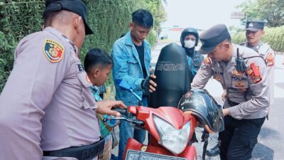 Kehabisan BBM, Polisi di Lampung Gercep Bantu Pemudik Roda Dua 