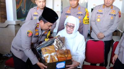 Ini Pesan KH Anwar Mansyur Pengasuh Ponpes Lirboyo Untuk Polri Saat Pam ops Ketupat 2023