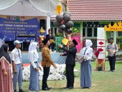 Pelepasan SMAN 1 Palas, Ditandai Pelepasan Bet Atribut Oleh Kepala Sekolah