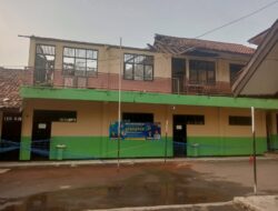 Rapuh Dan Tak Kuat Menahan Beban, Atap Ruangan Kelas SDN Sukadanau 01 Kabupaten Bekasi Ambruk