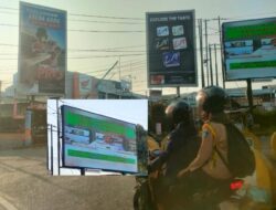 Himbauan Anti Tawuran Walikota Bekasi Melalui Video Board, Dihimpit Dua Reklame Rokok